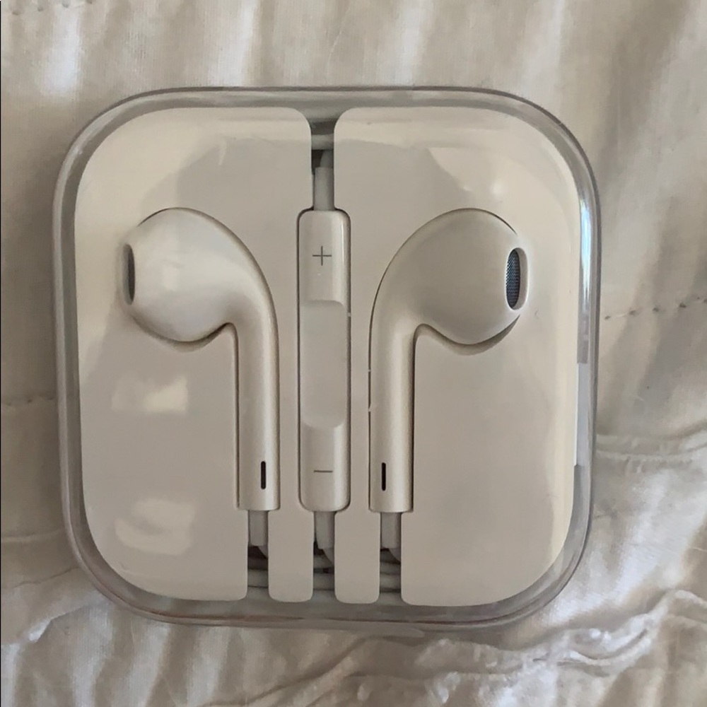 Apple corded headphones